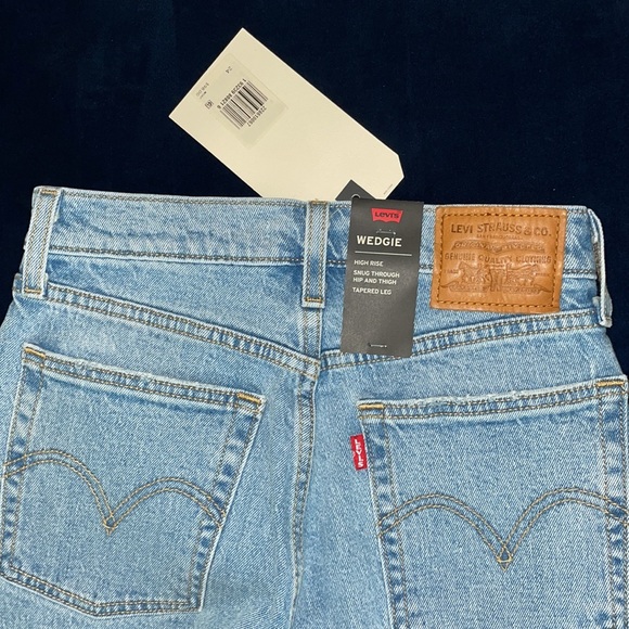 Levi Wedgie Jeans NWT - Picture 5 of 6